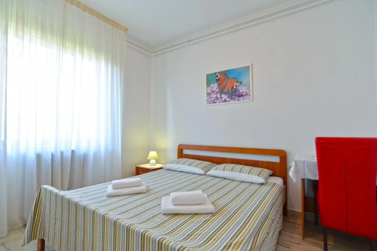 Apartments Orange 167 Novigrad Istria 0*,  Croacia