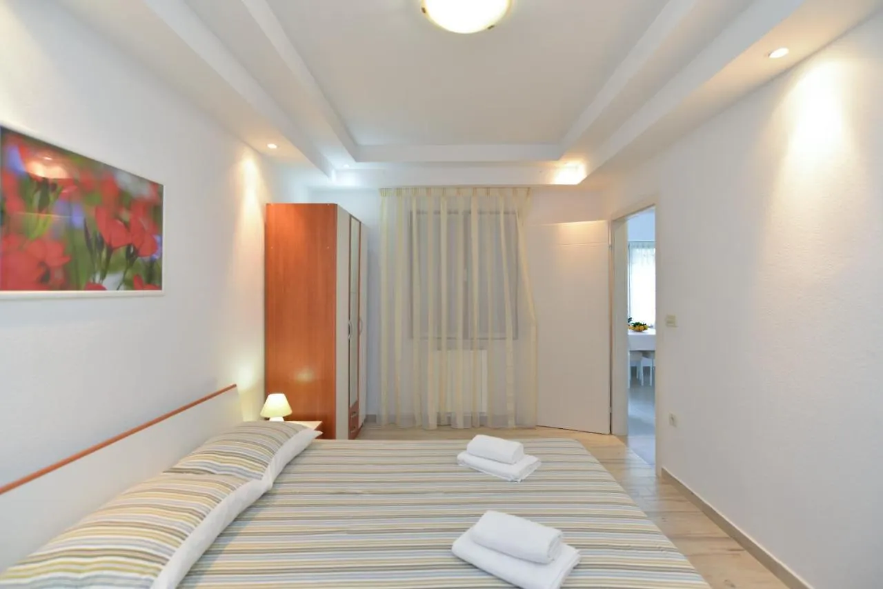 Apartments Orange 167 Novigrad Istria 0*,