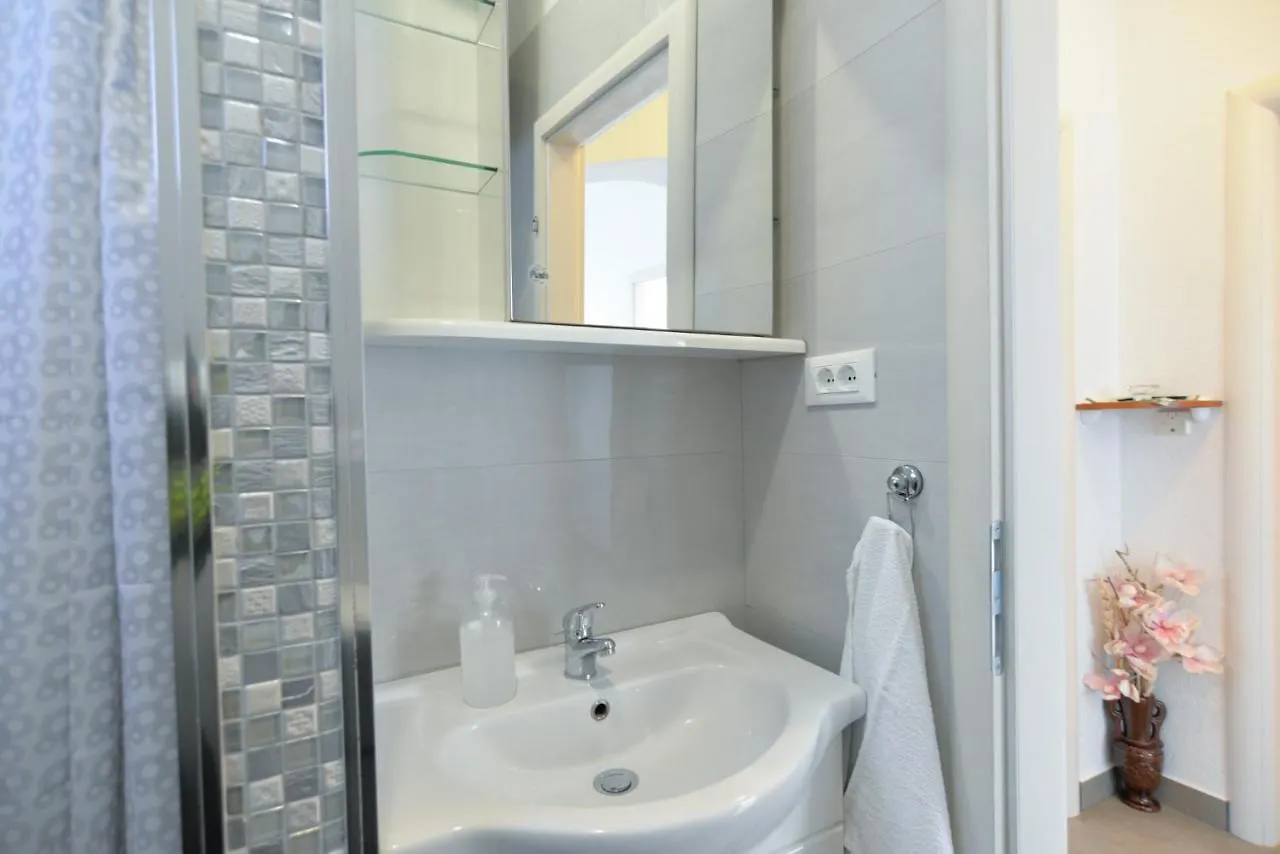 Apartments Orange 167 Novigrad Istria