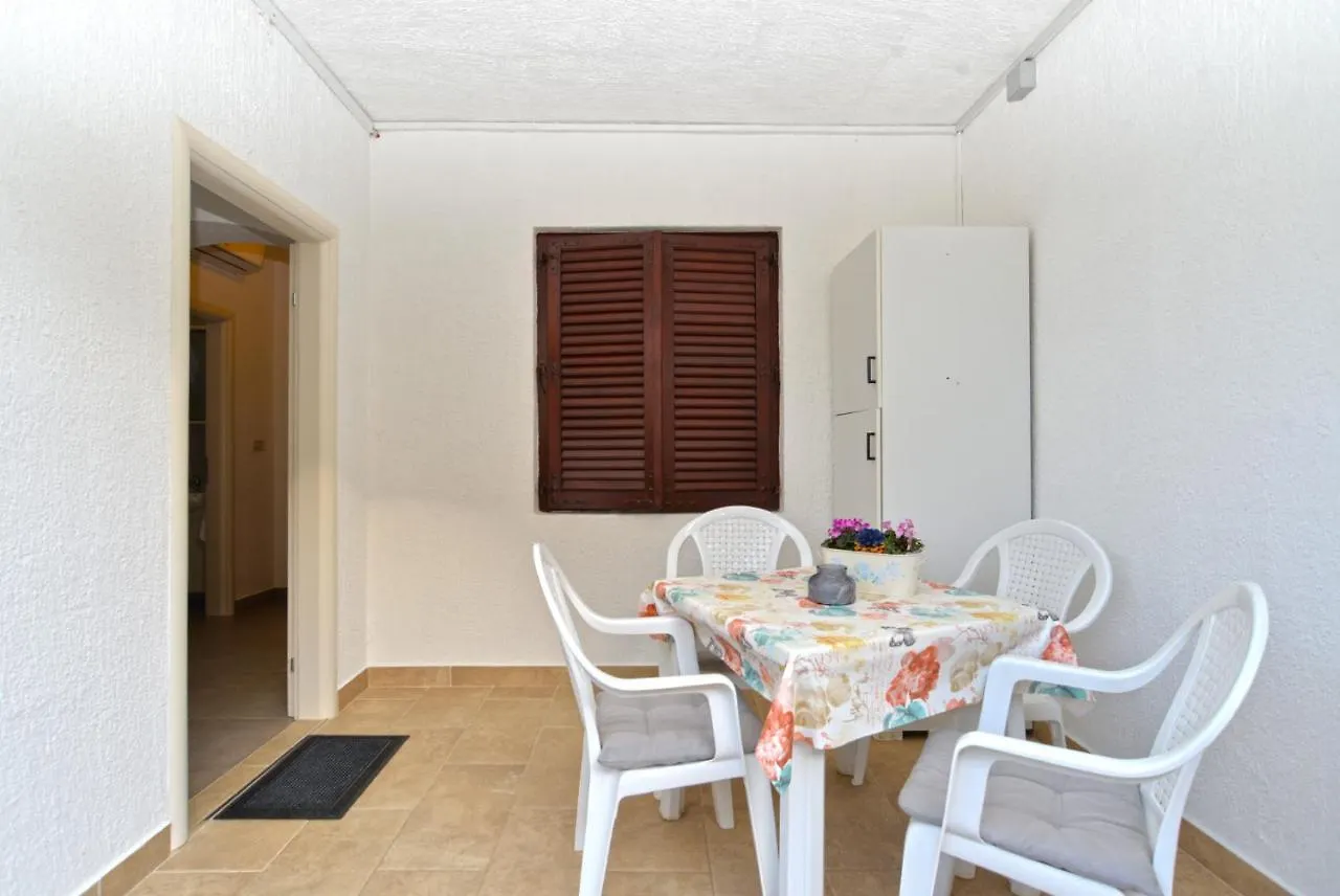 Apartments Orange 167 Novigrad Istria