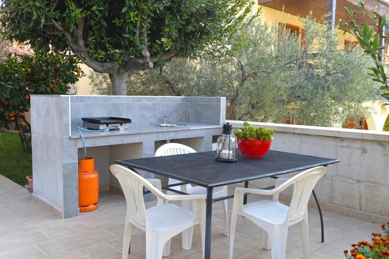 Apartments Orange 167 Novigrad Istria
