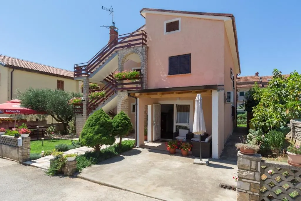 Apartments Orange 167 Novigrad Istria