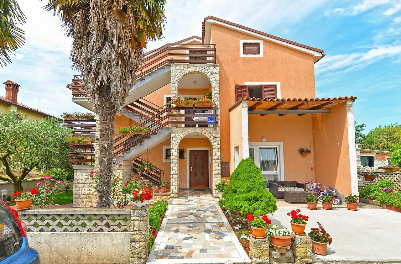 Apartments Orange 167 Novigrad Istria 0*,  Croacia