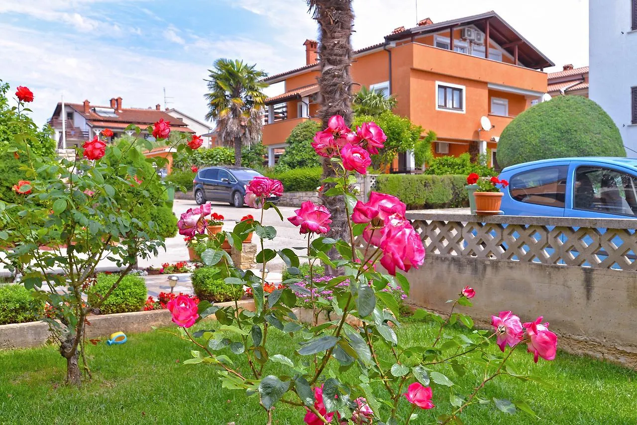 Apartments Orange 167 Novigrad Istria