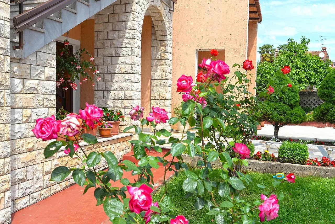 Apartments Orange 167 Novigrad Istria